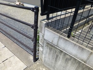 草津市のお客様よりフェンスの修理のご依頼をいただきました