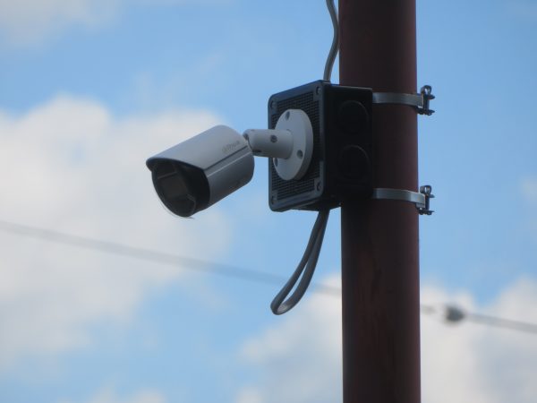 不法投棄監視の監視カメラを設置させていただきました。