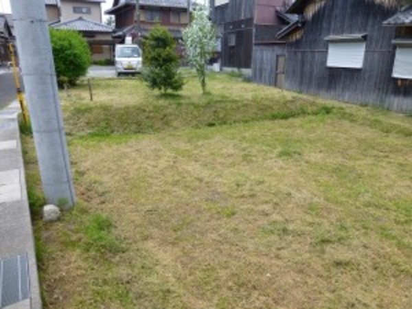 栗東市のお客様より、除草作業のご依頼をいただきました。