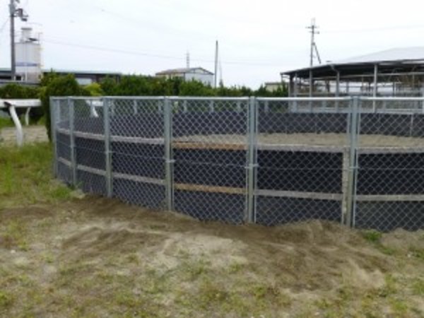 東近江市の競走馬保養施設様より、フェンス修理のご依頼をいただきました。